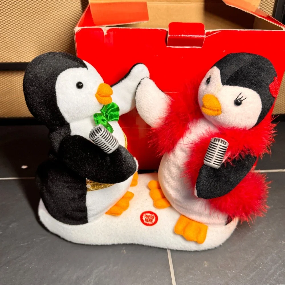 VTG Avon Animated Singing Dancing Penguin Duo Christmas‎ Holiday Display in Box